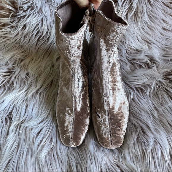 NWOT Jeffrey Campbell Cienega Pink Velvet Ankle Boots - Picture 3 of 9